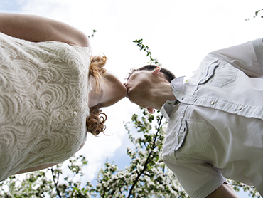 Миниатюра фотографии 'Поцелуй в цветущих садах' от фотографа в Минске Натальи Котенко